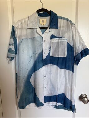 Men’s Short-Sleeve Abstract Button-Down Shirt in Blue & White